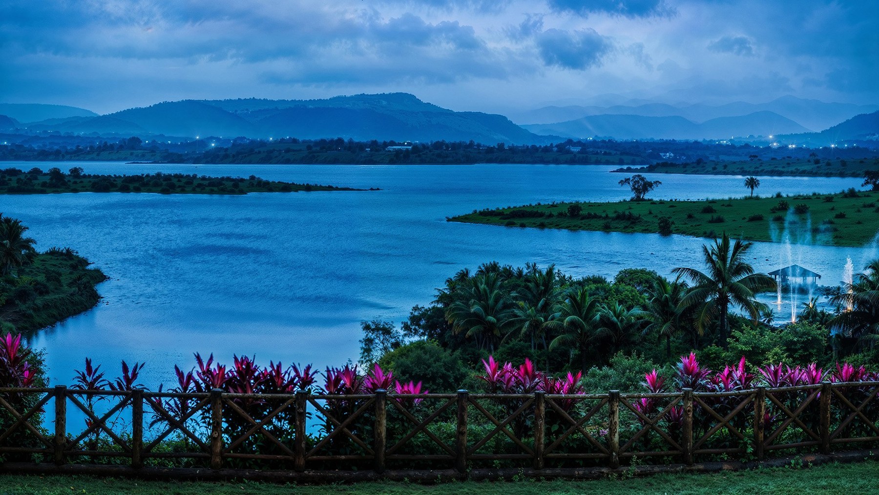 The green grounds and natural setting of Fazlani Nature’s Nest